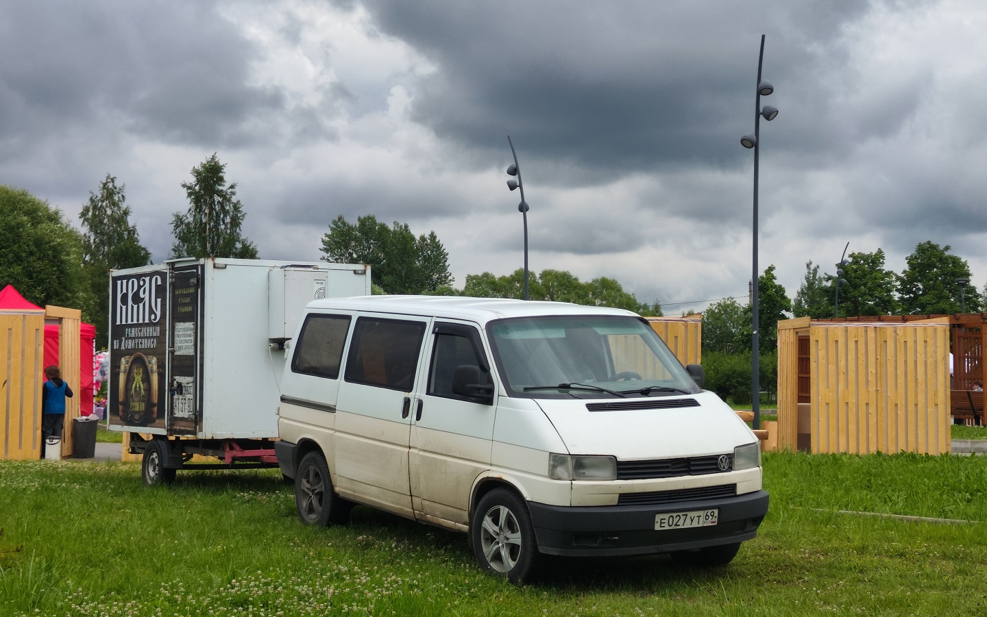Тверская область, № Е 027 УТ 69 — Volkswagen Typ 2 (T4) '90-03