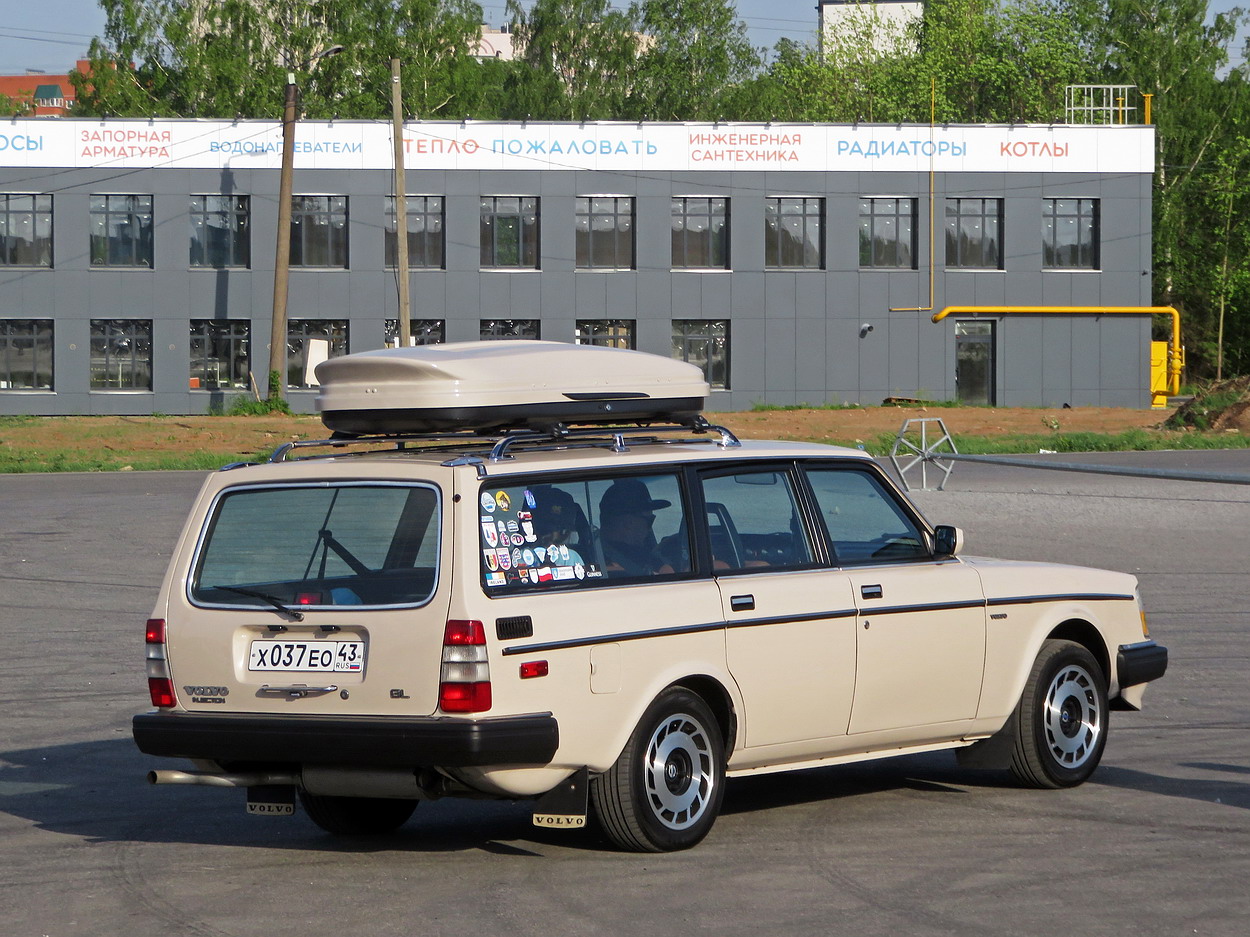 Кировская область, № Х 037 ЕО 43 — Volvo 240 Series (общая модель)