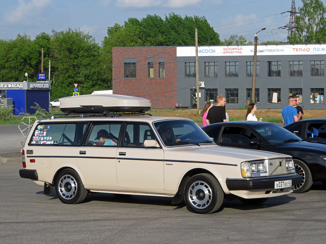 Кировская область, № Х 037 ЕО 43 — Volvo 240 Series (общая модель)