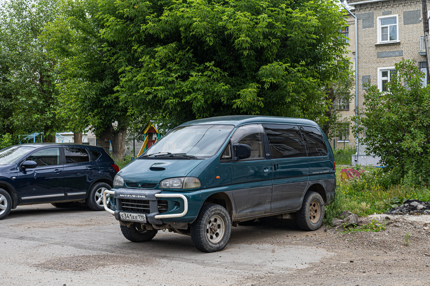 Свердловская область, № Е 341 АХ 196 — Mitsubishi Delica (4G) '94-07