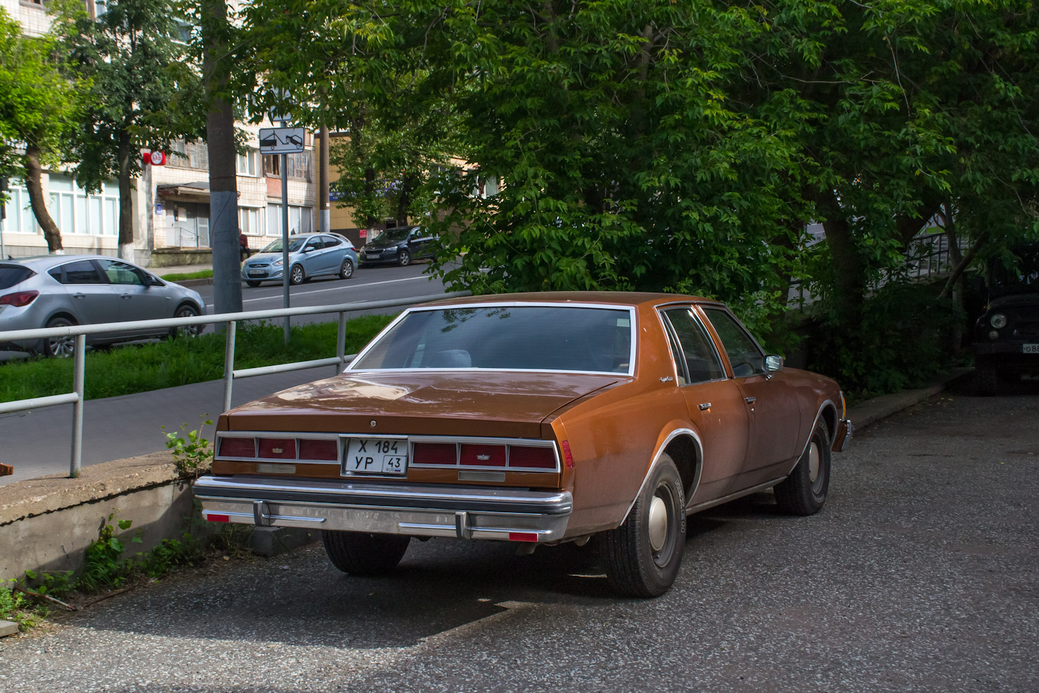 Кировская область, № Х 184 УР 43 — Chevrolet Caprice (3G) '77-90