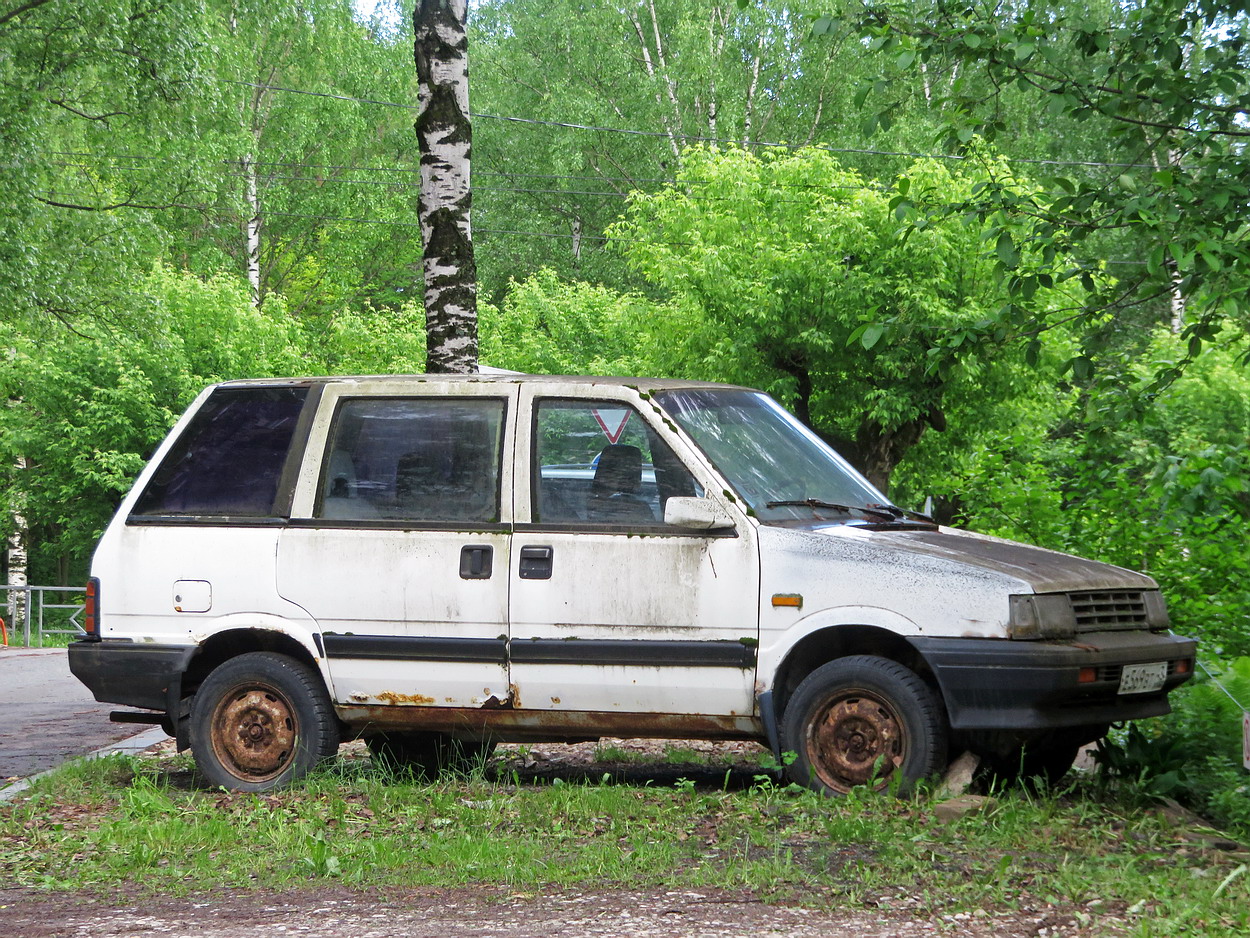 Кировская область, № Е 569 ВТ 43 — Nissan Prairie (M10) '82-88