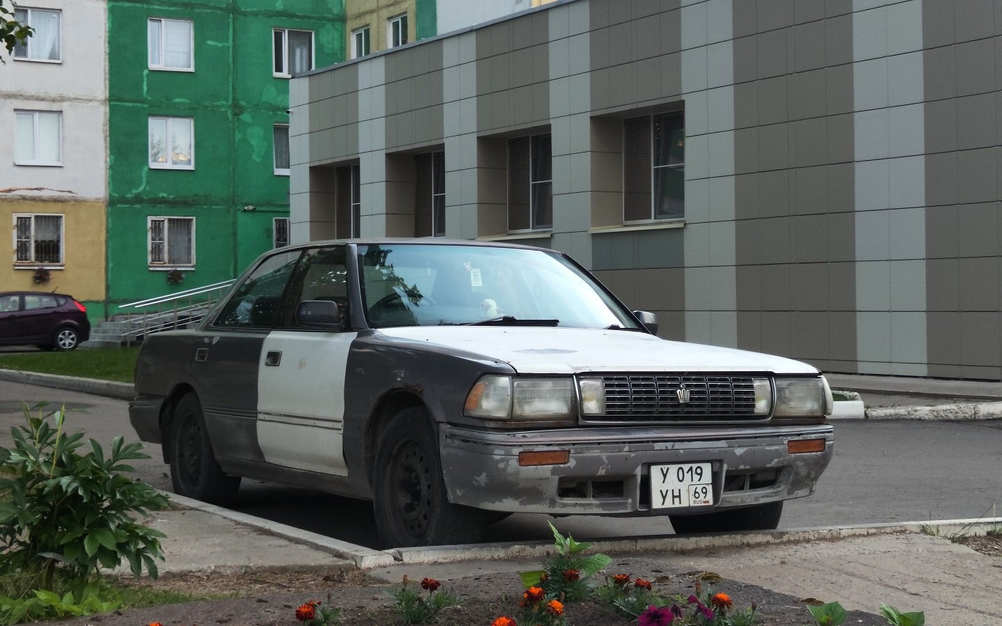 Тверская область, № У 019 УН 69 — Toyota Crown (S130) '87-91