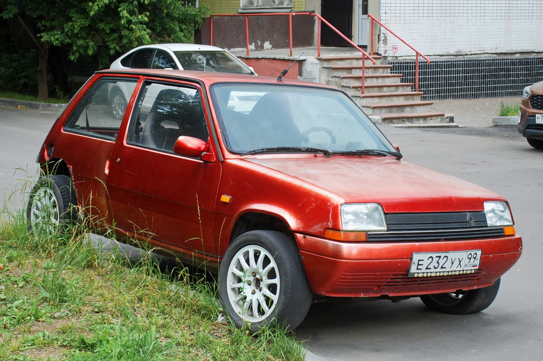 Москва, № Е 232 УХ 99 — Renault 5 '85-96