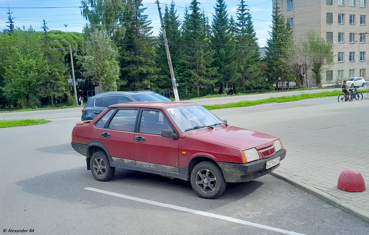 Челябинская область, № Е 323 НН 174 — ВАЗ-21099 '90-04
