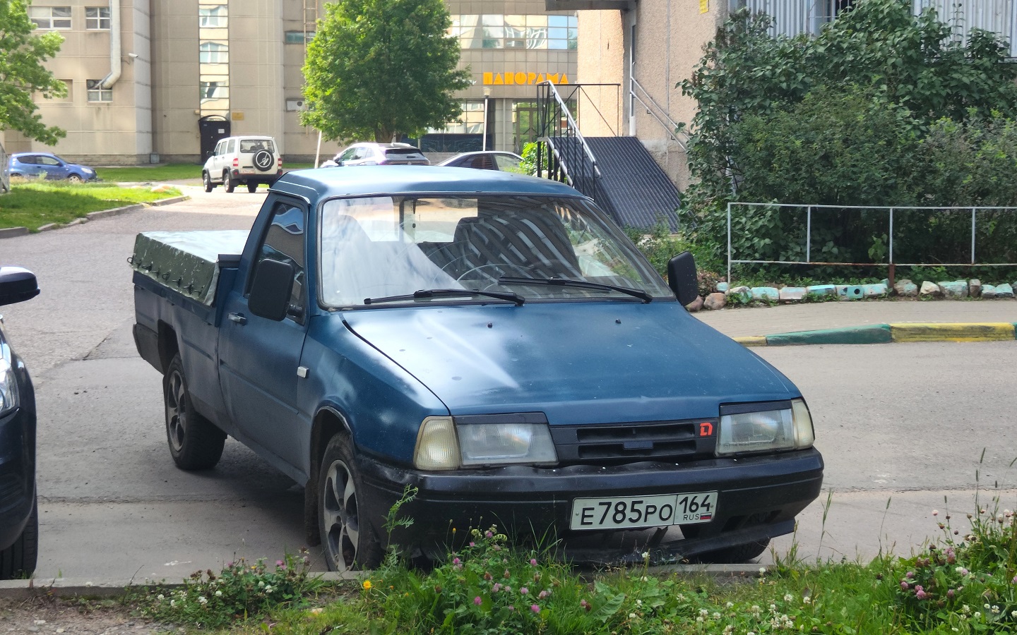 Саратовская область, № Е 785 РО 164 — Иж-2717-230 '97-05