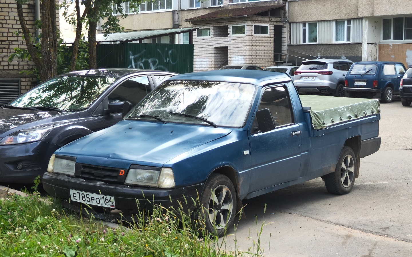 Саратовская область, № Е 785 РО 164 — Иж-2717-230 '97-05