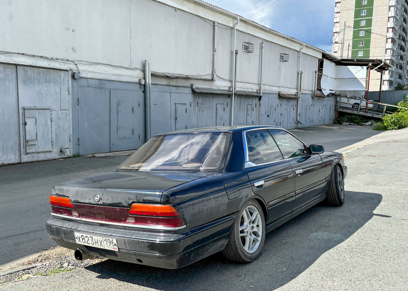 Свердловская область, № Х 823 НХ 196 — Nissan Laurel (C33) '89-93