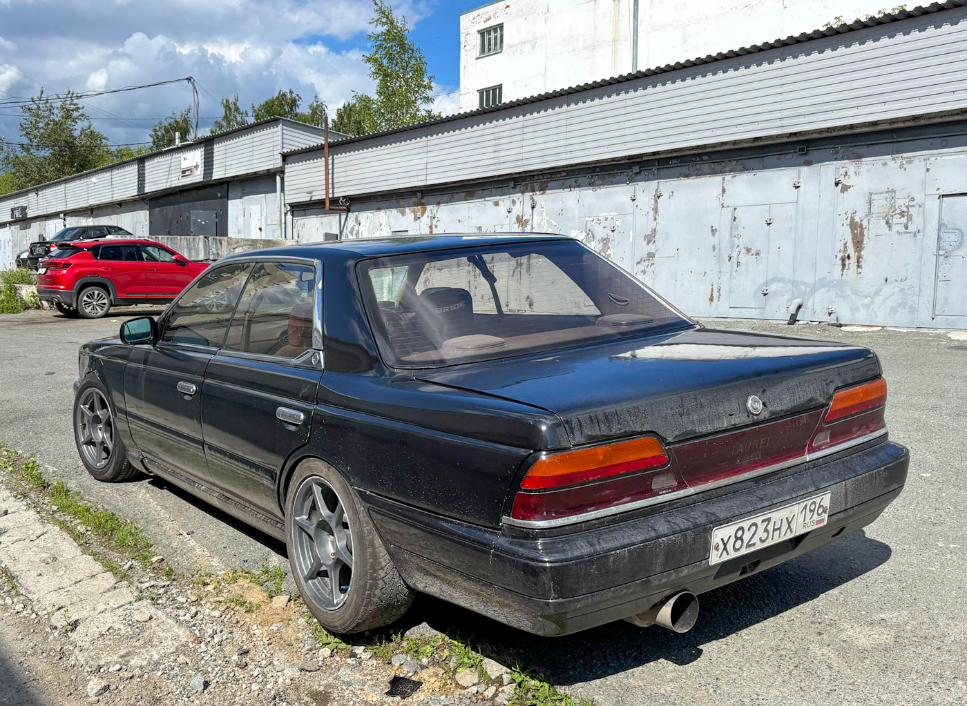 Свердловская область, № Х 823 НХ 196 — Nissan Laurel (C33) '89-93
