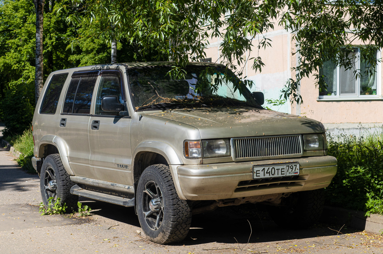 Москва, № Е 140 ТЕ 797 — Isuzu Trooper (2G) '91-02