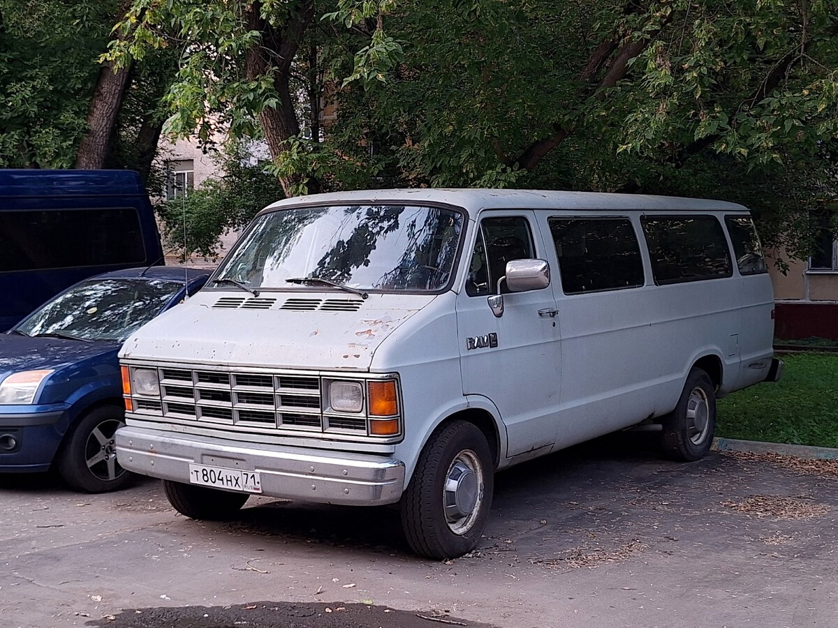 Тульская область, № Т 804 НХ 71 — Dodge Ram Van (2G) '79-97