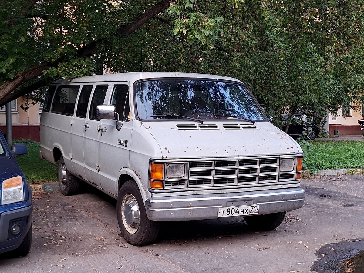 Тульская область, № Т 804 НХ 71 — Dodge Ram Van (2G) '79-97