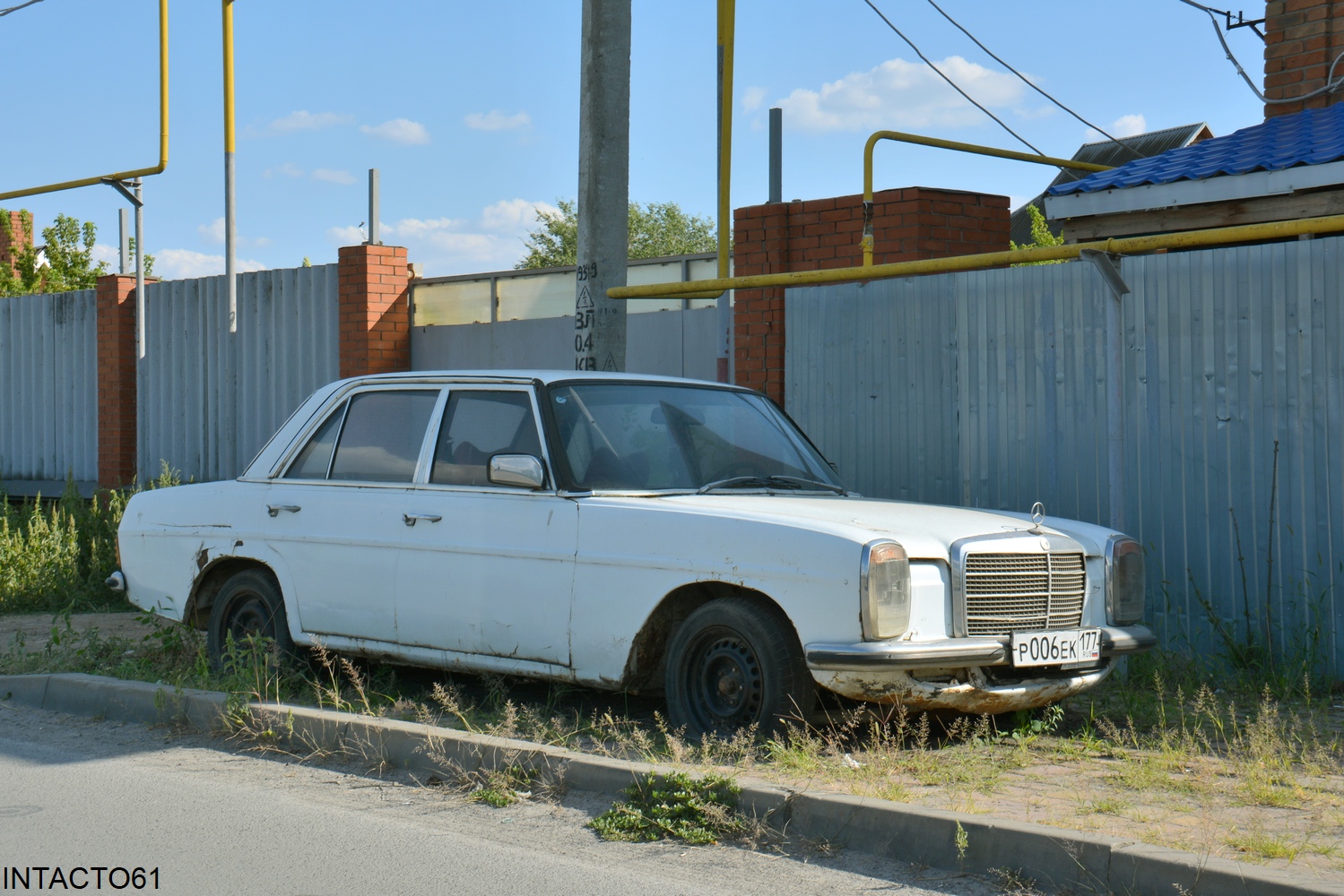 Ростовская область, № Р 006 ЕК 177 — Mercedes-Benz (W114/W115) '72-76; Москва — Вне региона