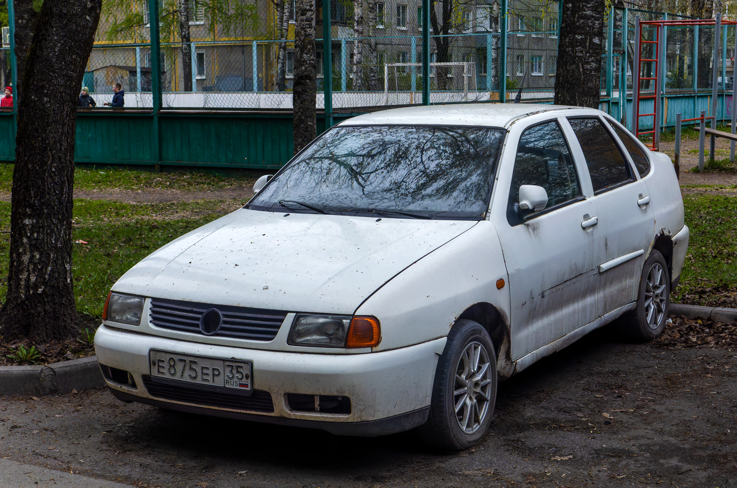 Вологодская область, № Е 875 ЕР 35 — Volkswagen Polo 3 (Typ 6N) '94-02