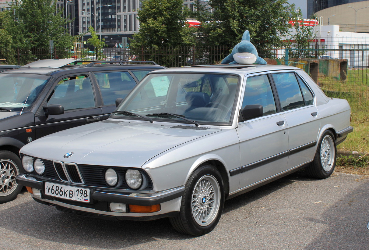 Санкт-Петербург, № У 686 КВ 198 — BMW 5 Series (E28) '82-88; Санкт-Петербург — Ежегодный праздник "День Москвича"