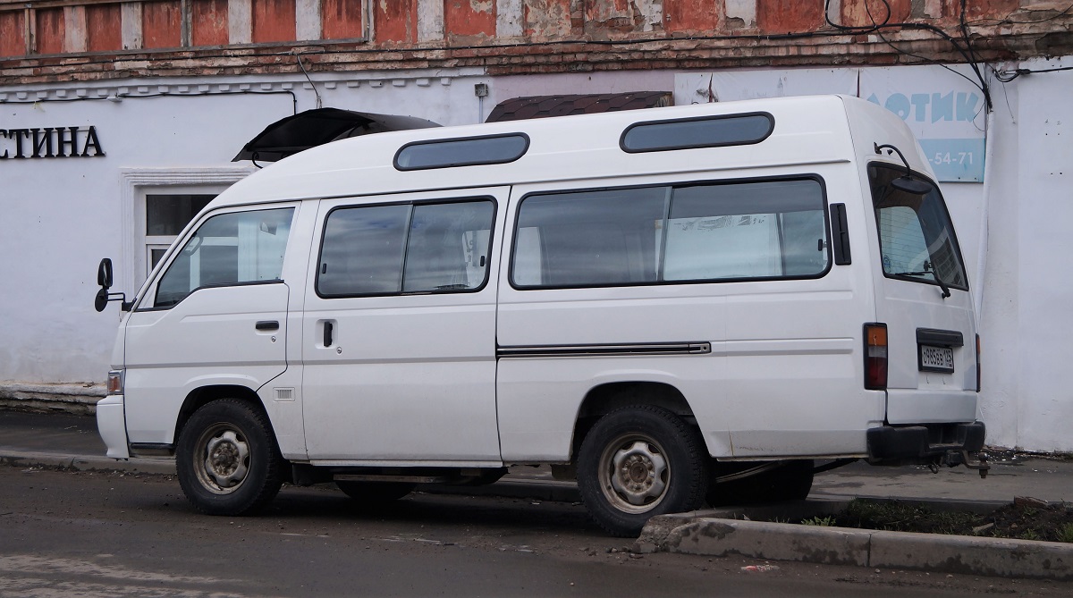 Приморский край, № О 985 ВВ 125 — Nissan Caravan (E24) '86-01