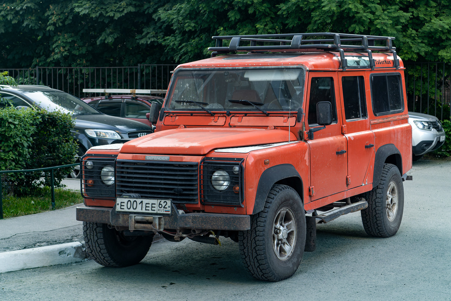 Рязанская область, № Е 001 ЕЕ 62 — Land Rover Defender '83-07