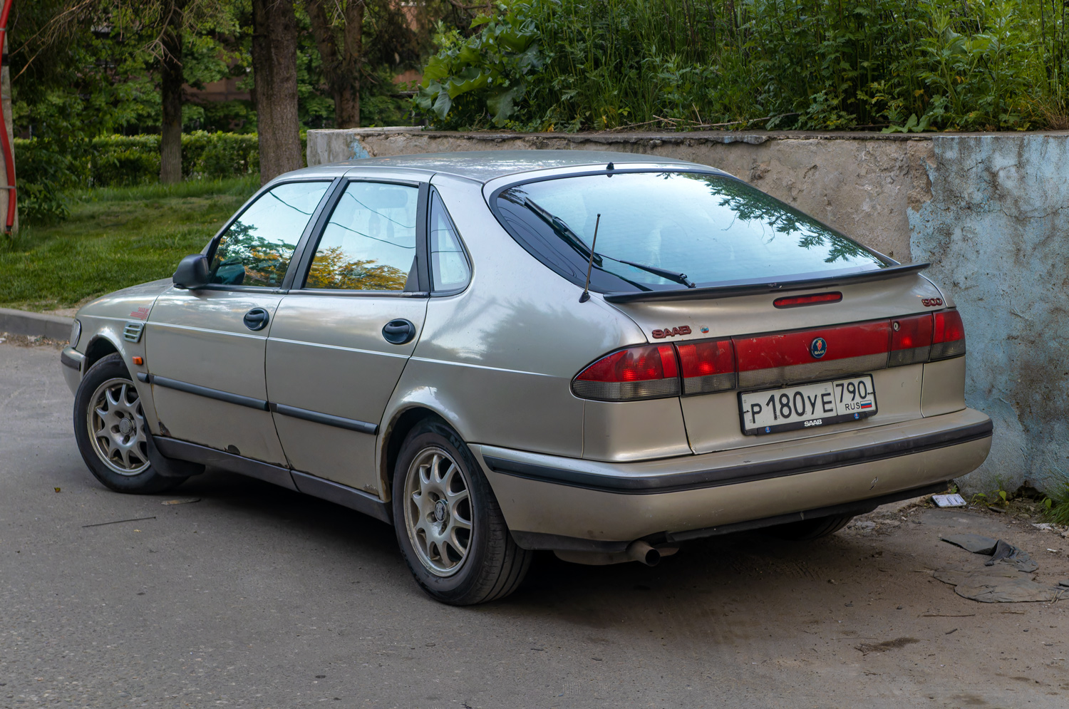 Московская область, № Р 180 УЕ 790 — Saab 900 '93-98