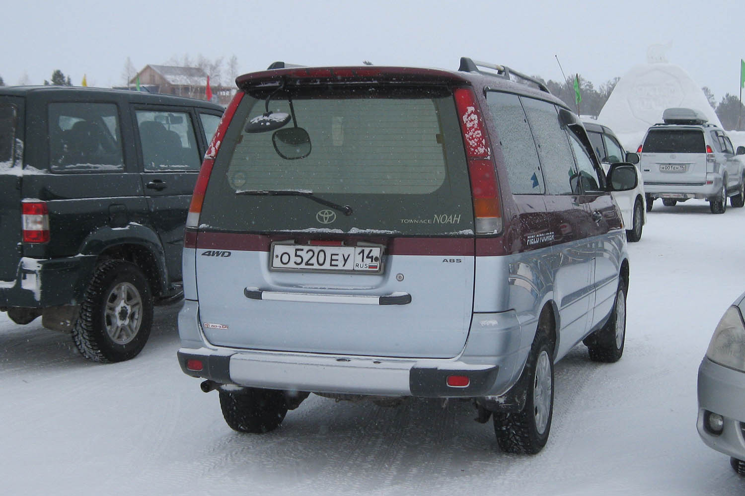 Саха (Якутия), № О 520 ЕУ 14 — Toyota Town Ace Noah (R40, R50) ’96-01
