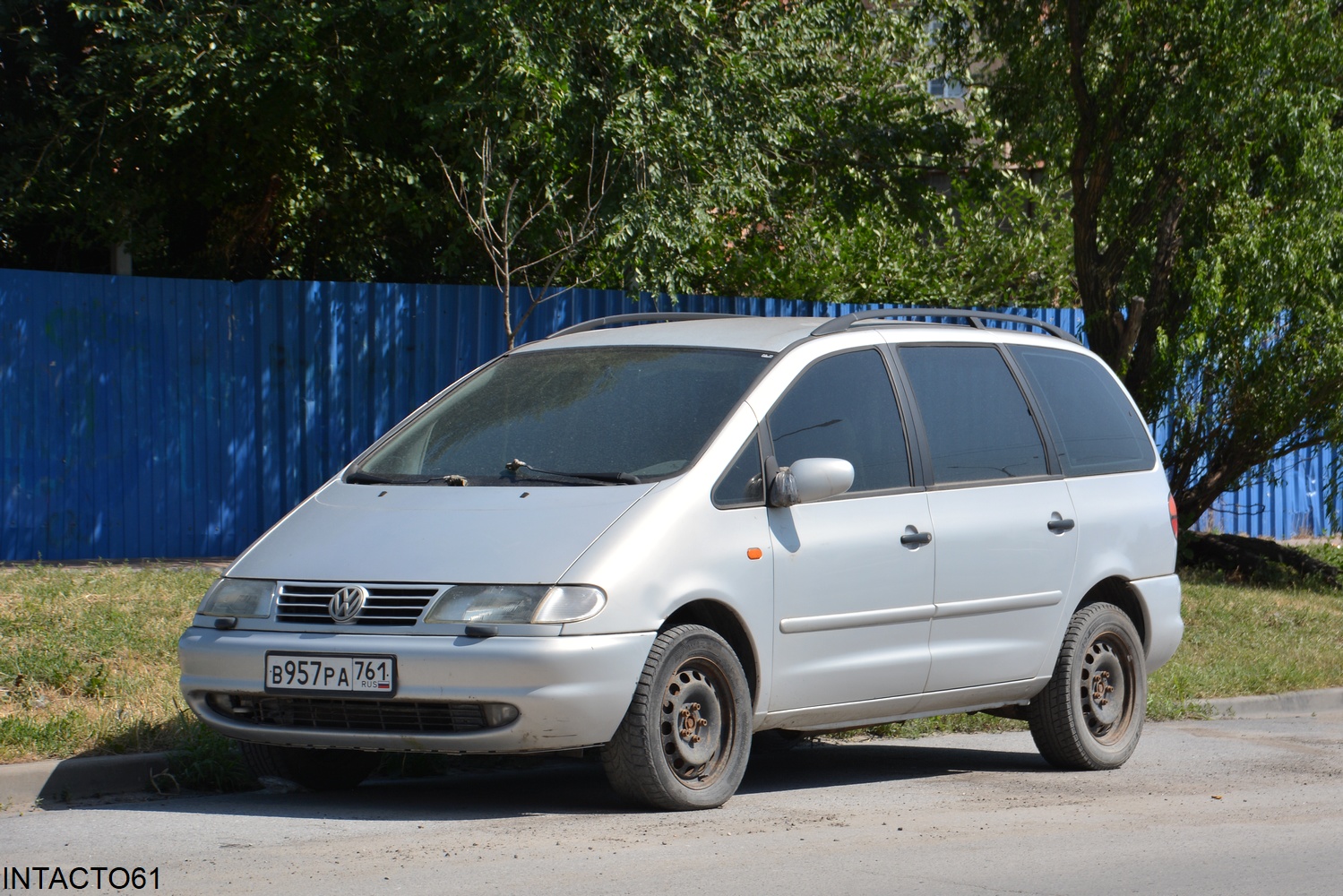 Ростовская область, № В 957 РА 761 — Volkswagen Sharan (7M) '95-00