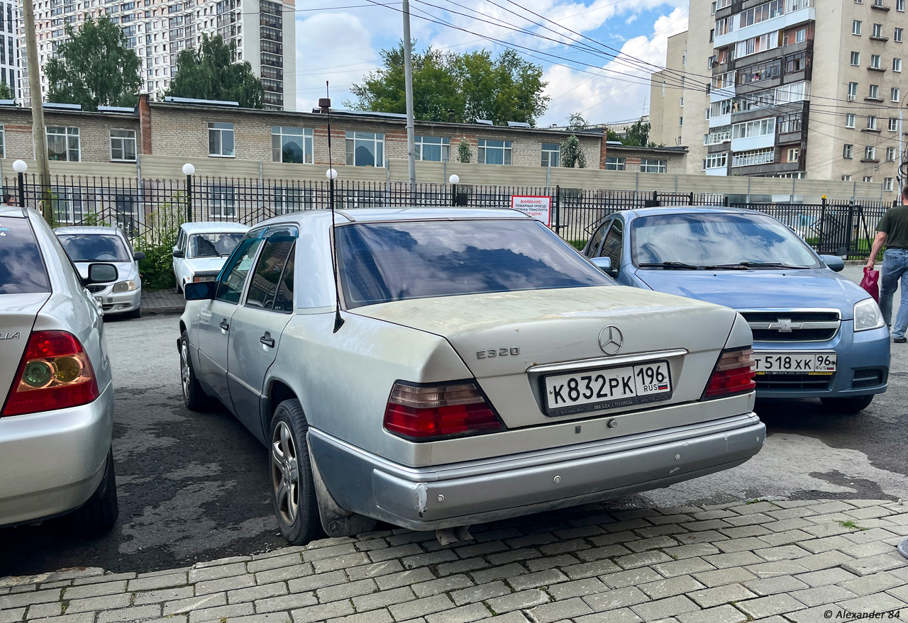 Свердловская область, № К 832 РК 196 — Mercedes-Benz (W124) '84-96