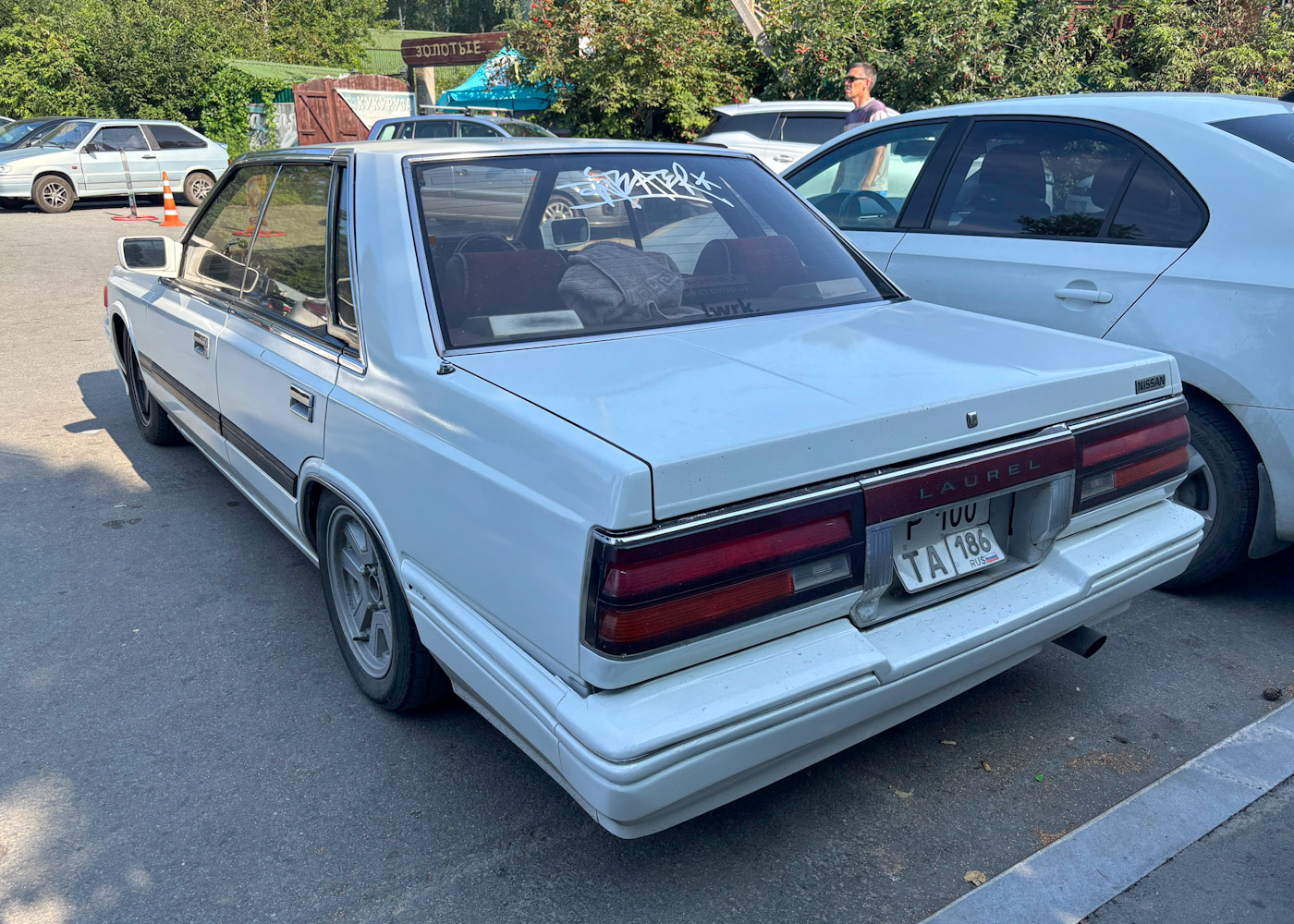 Ханты-Мансийский автоном.округ, № Р 100 ТА 186 — Nissan Laurel (C32) '84-93