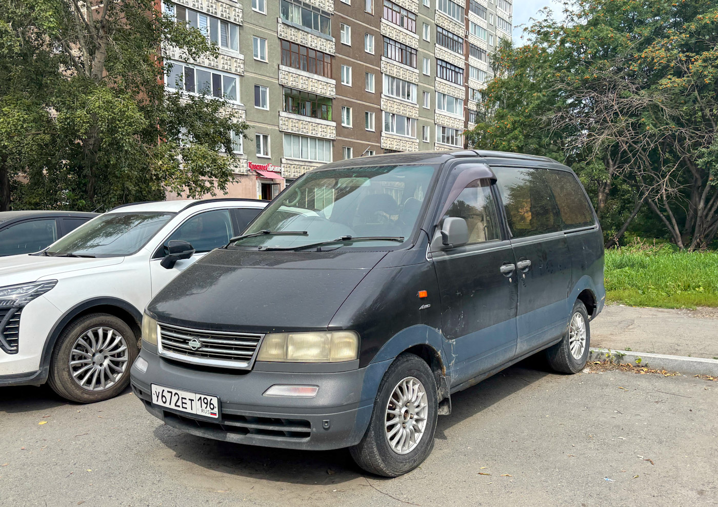Свердловская область, № У 672 ЕТ 196 — Nissan Largo (W30) '93-99