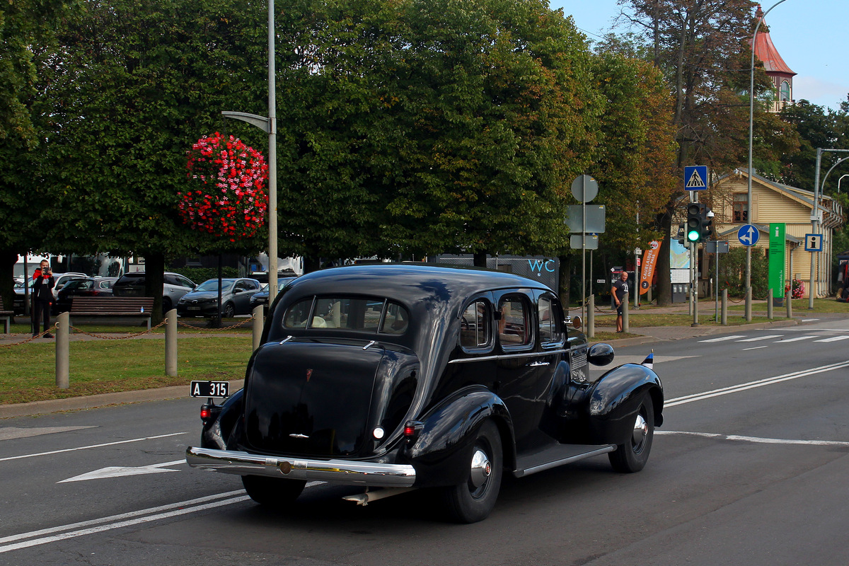 Эстония, № A 315 — Cadillac Series 65 '37-38; Латвия — Retro Jūrmala 25