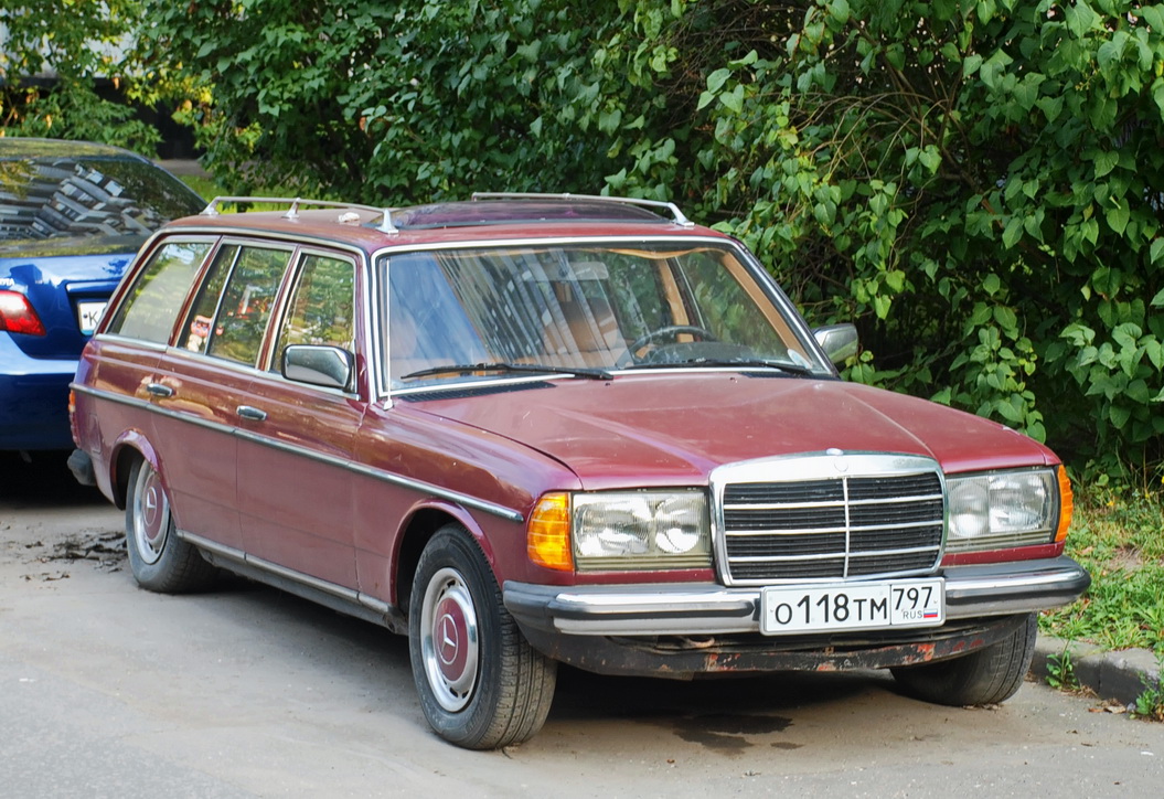 Москва, № О 118 ТМ 797 — Mercedes-Benz (S123) '77-86