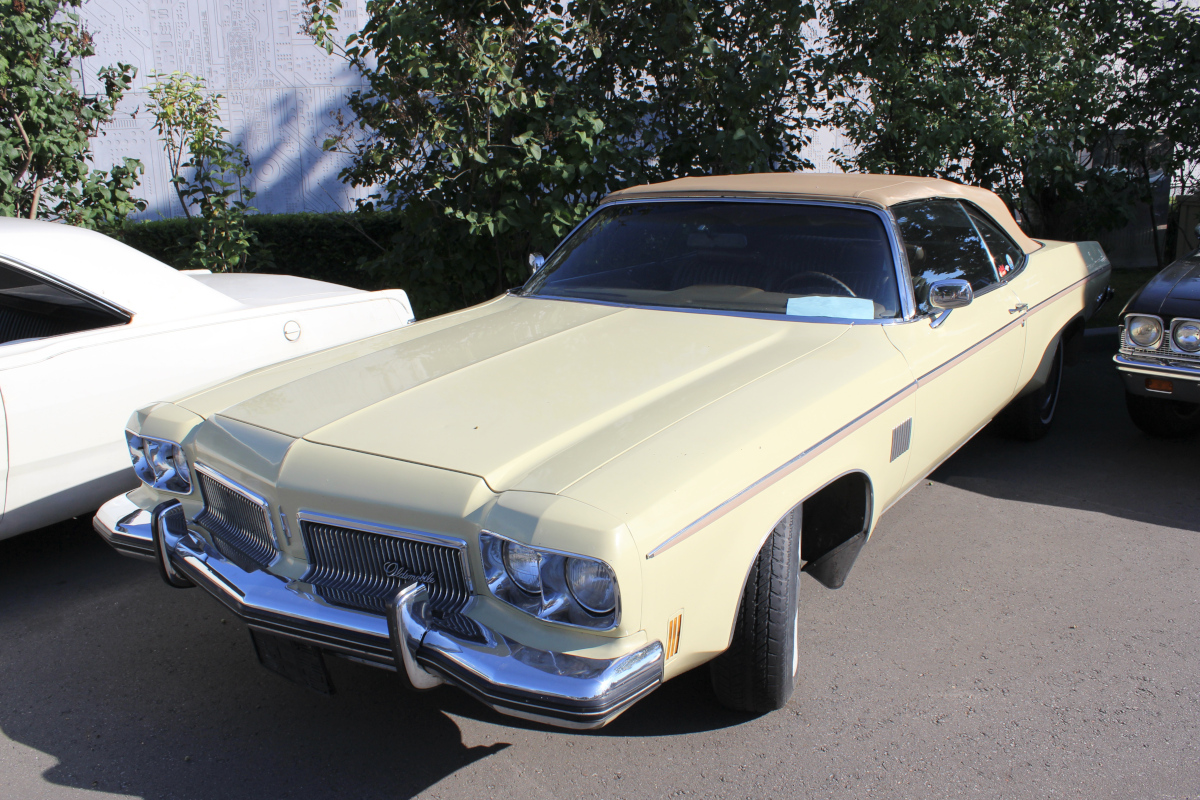 Москва, № (77) Б/Н 0062 — Oldsmobile 88 (7G) '71-76; Транспортные средства без номеров (Москва)