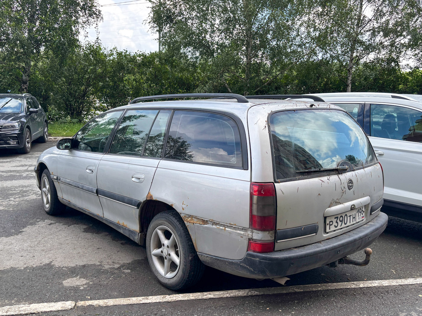 Свердловская область, № Р 390 ТН 196 — Opel Omega (B) Caravan '94-99