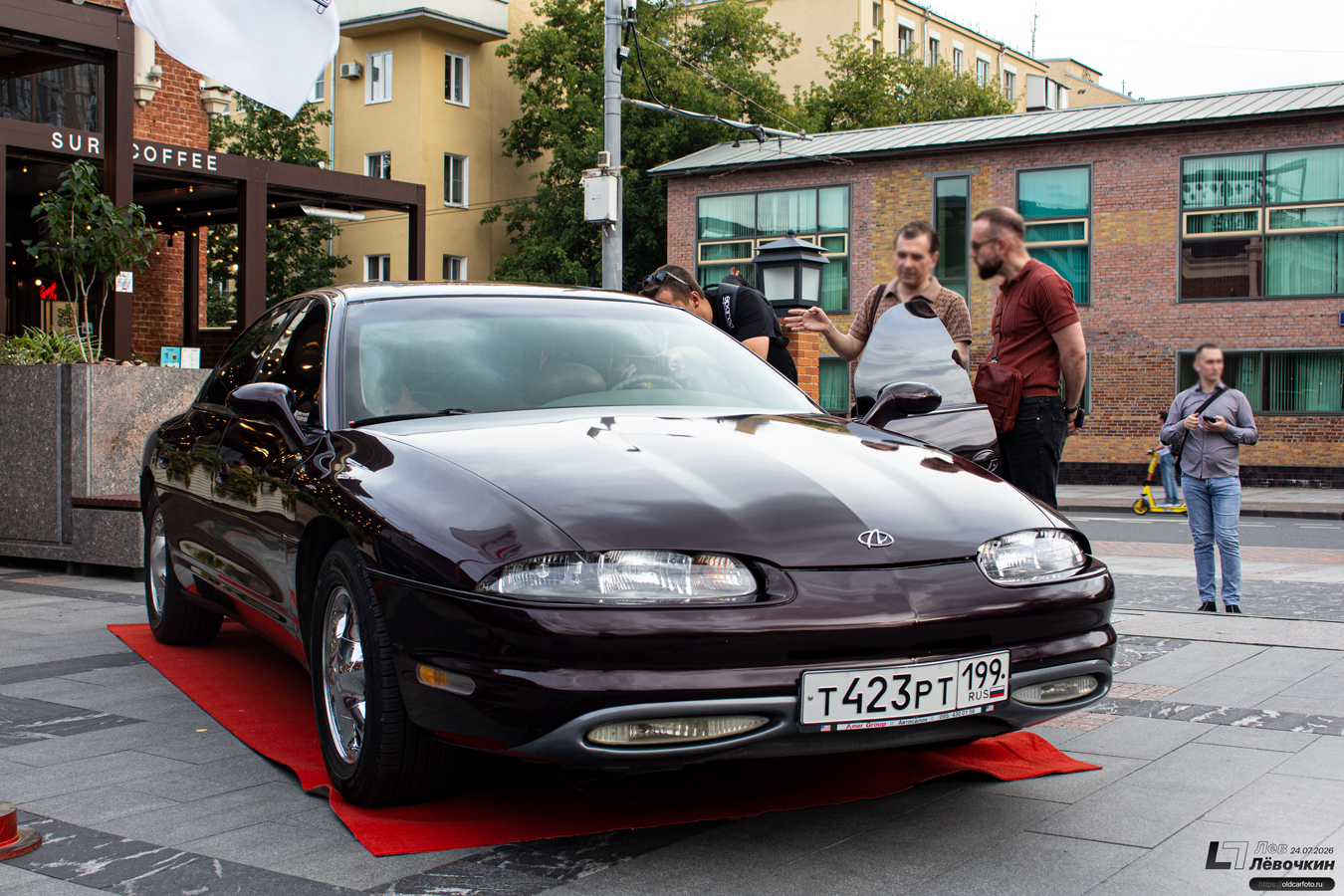 Москва, № Т 423 РТ 199 — Oldsmobile Aurora '95-99; Москва — Эстетика Редких Автомобилей в "ДЕПО 3 ВОКЗАЛА" 2026