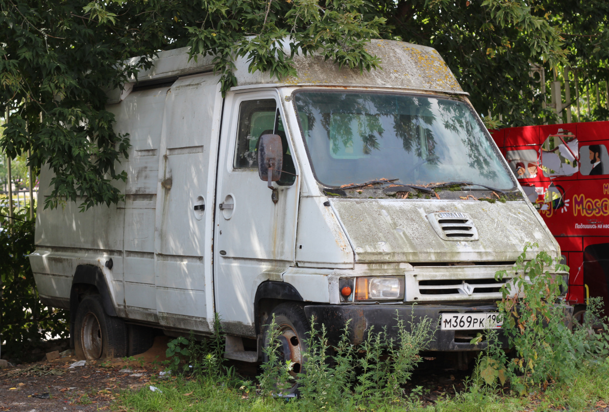 Москва, № М 369 РК 196 — Renault Master '80-97; Свердловская область — Вне региона