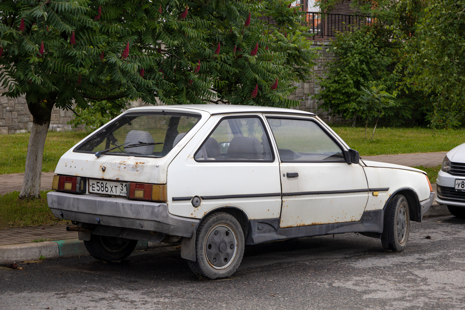 Белгородская область, № Е 586 ХТ 31 — ЗАЗ-110216 Таврия '90-99