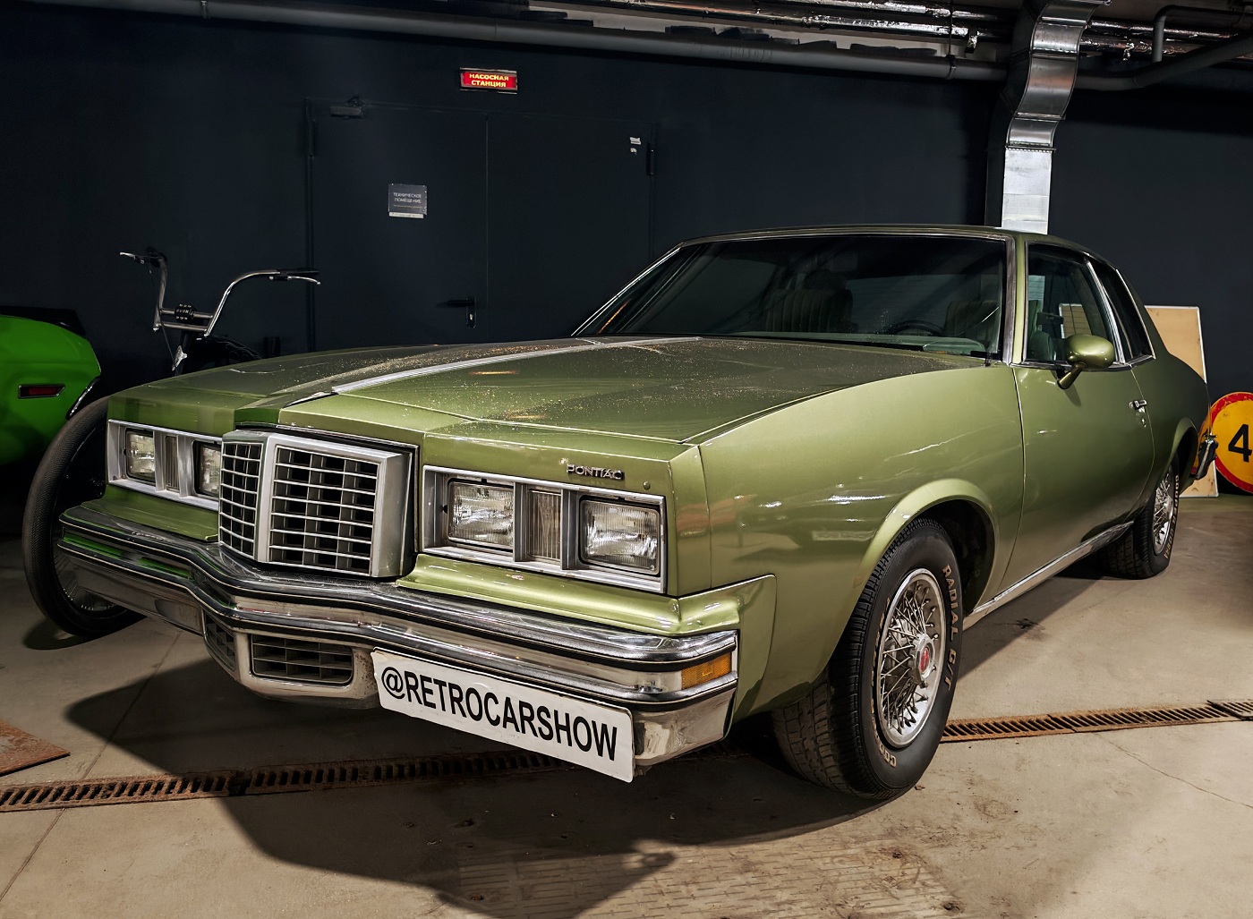 Санкт-Петербург, № Е 602 ВУ 98 — Pontiac Gran Prix (4G) '78-87; Санкт-Петербург — Retro Car Show