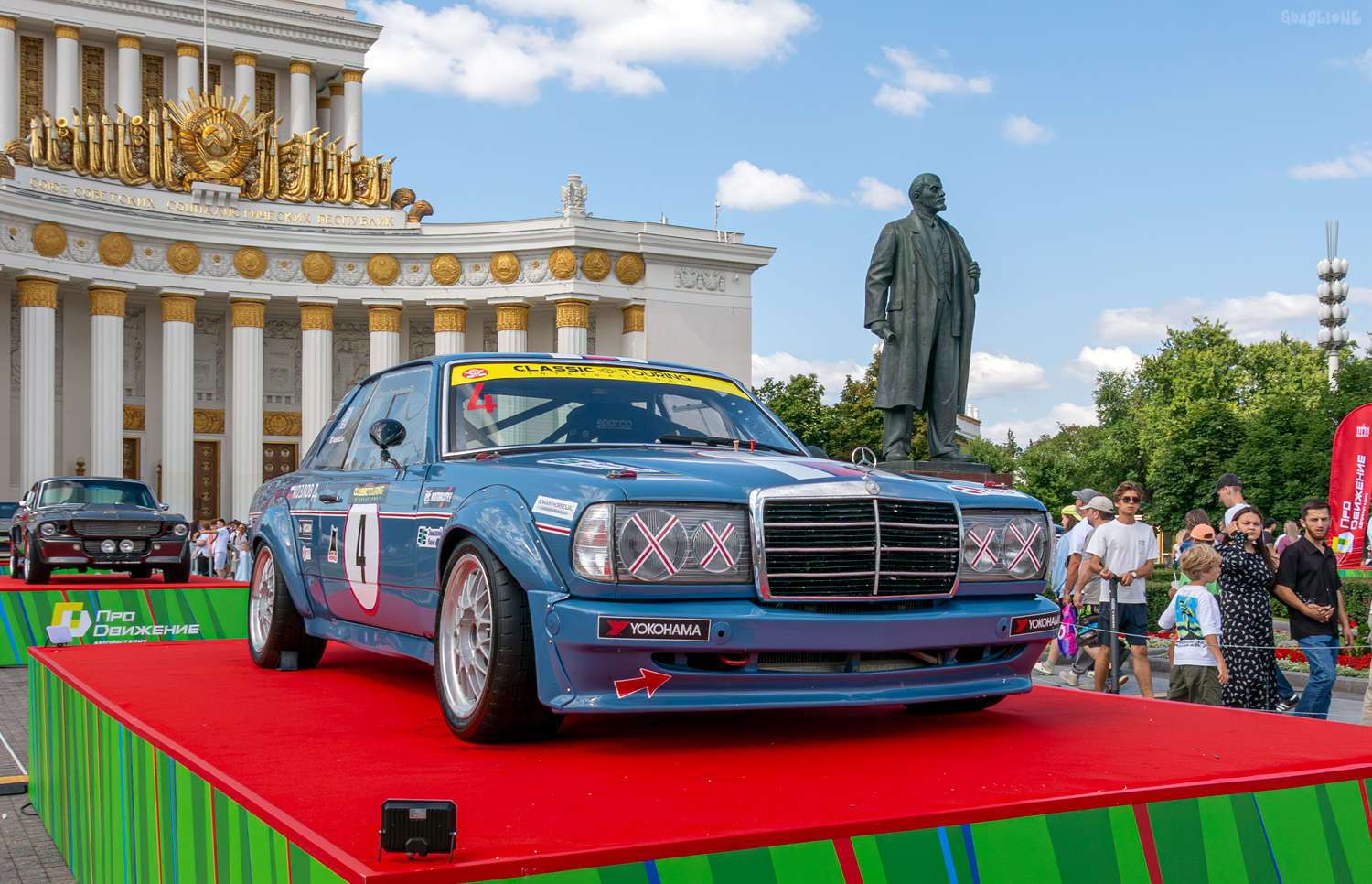 Москва, № (77) Б/Н 0822 — Mercedes-Benz (C123) '77-86; Транспортные средства без номеров (Москва); Москва — Фестиваль "ПроДвижение" 2026