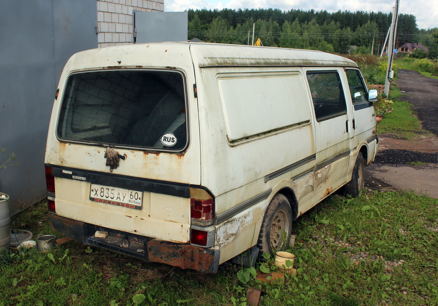 Псковская область, № Х 835 АУ 60 — Mazda E2000 '83-89