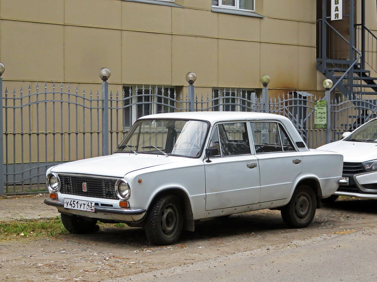 Кировская область, № У 451 УТ 43 — ВАЗ-21011 Жигули '74-83