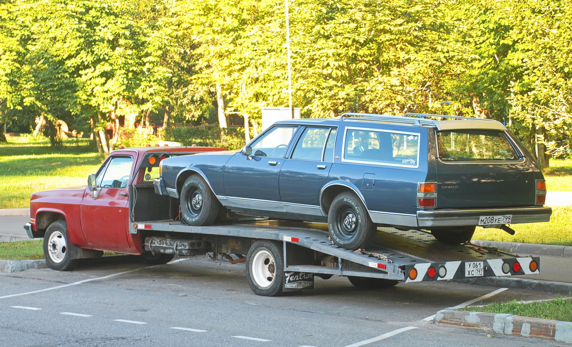 Москва, № У 061 ХС 797 — GMC C/K Series (3G) '73-91; Москва, № М 208 УЕ 799 — Chevrolet Caprice (3G) '77-90