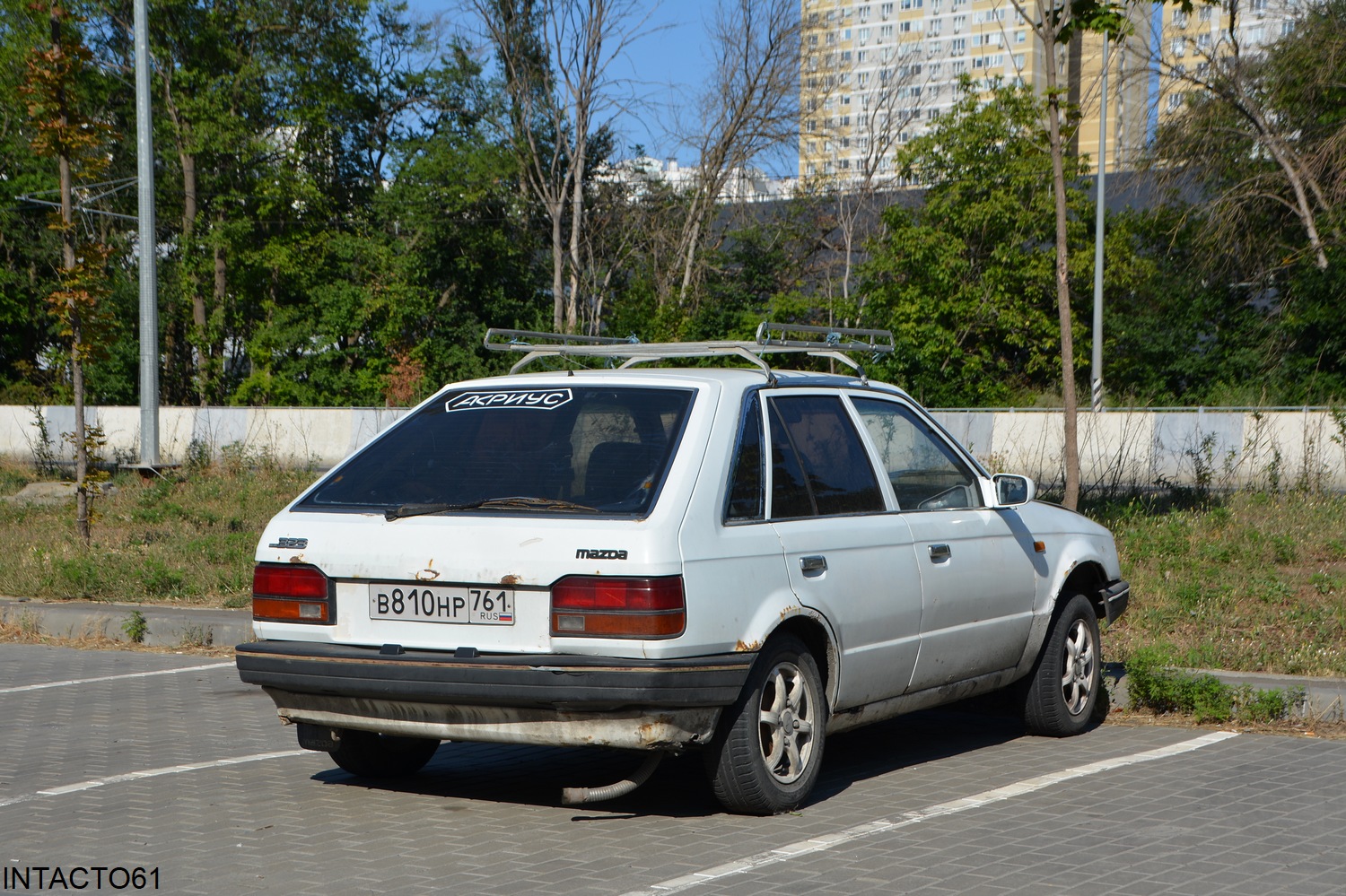 Ростовская область, № В 810 НР 761 — Mazda 323 (BF) '86-94