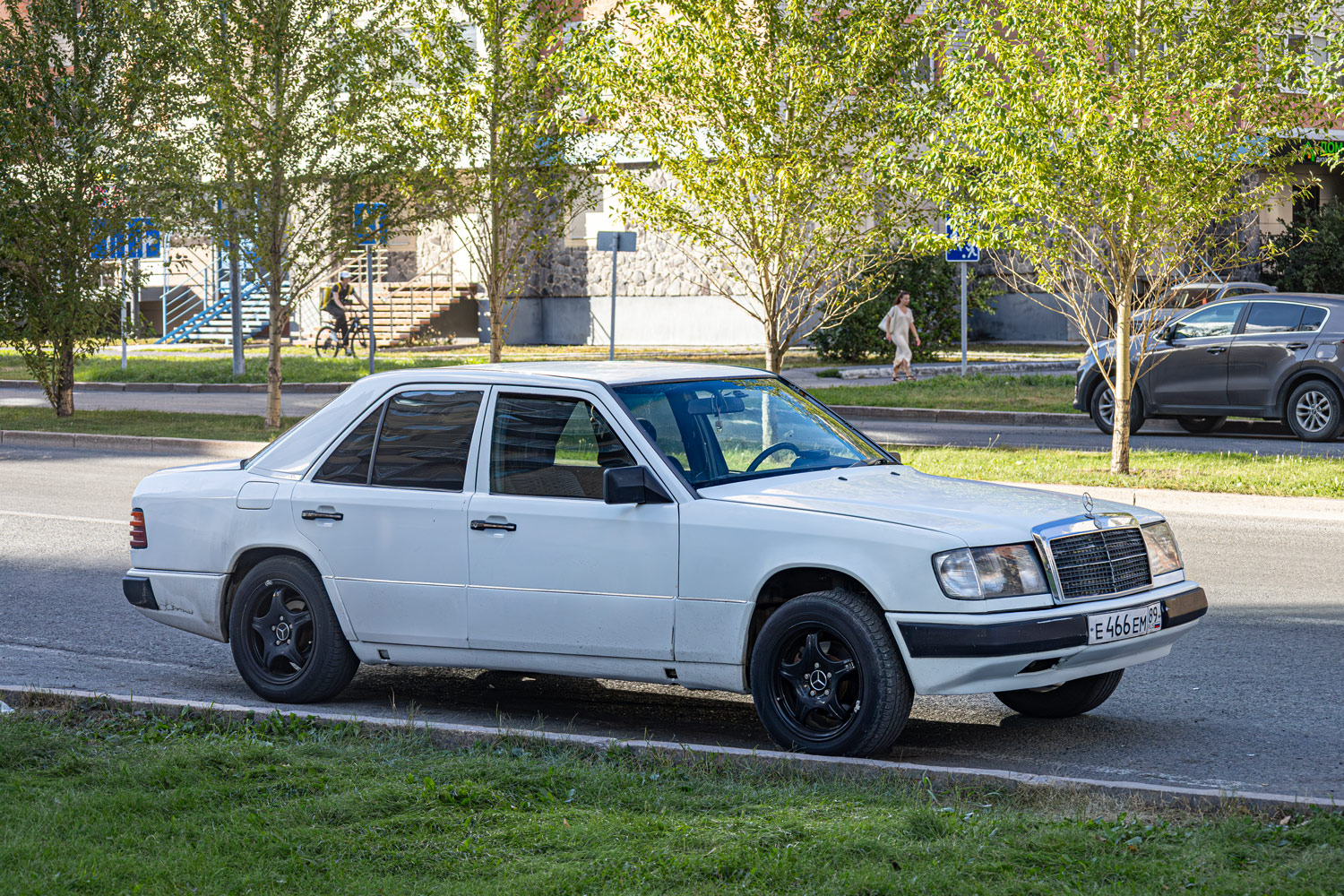 Ямало-Ненецкий автономн. округ, № Е 466 ЕМ 89 — Mercedes-Benz (W124) '84-96