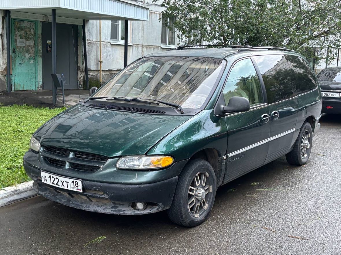 Удмуртия, № А 122 ХТ 18 — Chrysler Voyager (3G) '95-00
