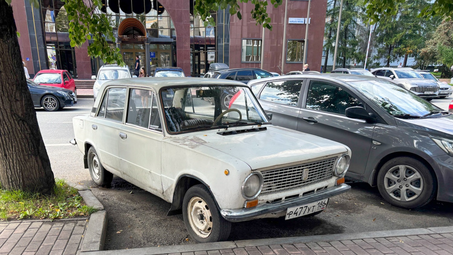 Ханты-Мансийский автоном.округ, № Р 477 УТ 186 — ВАЗ-21011 Жигули '74-83