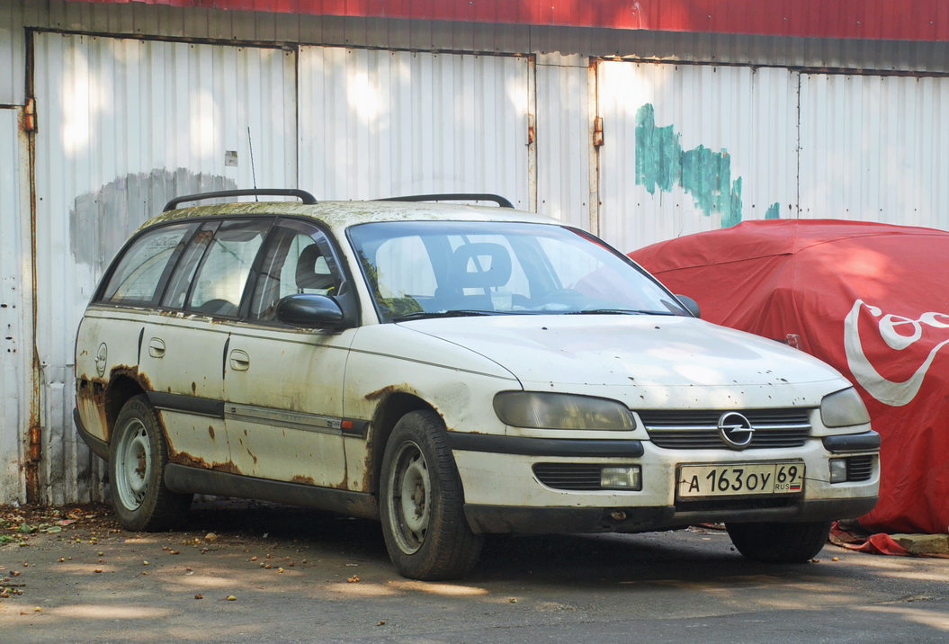 Москва, № А 163 ОУ 69 — Opel Omega (B) Caravan '94-99; Тверская область — Вне региона