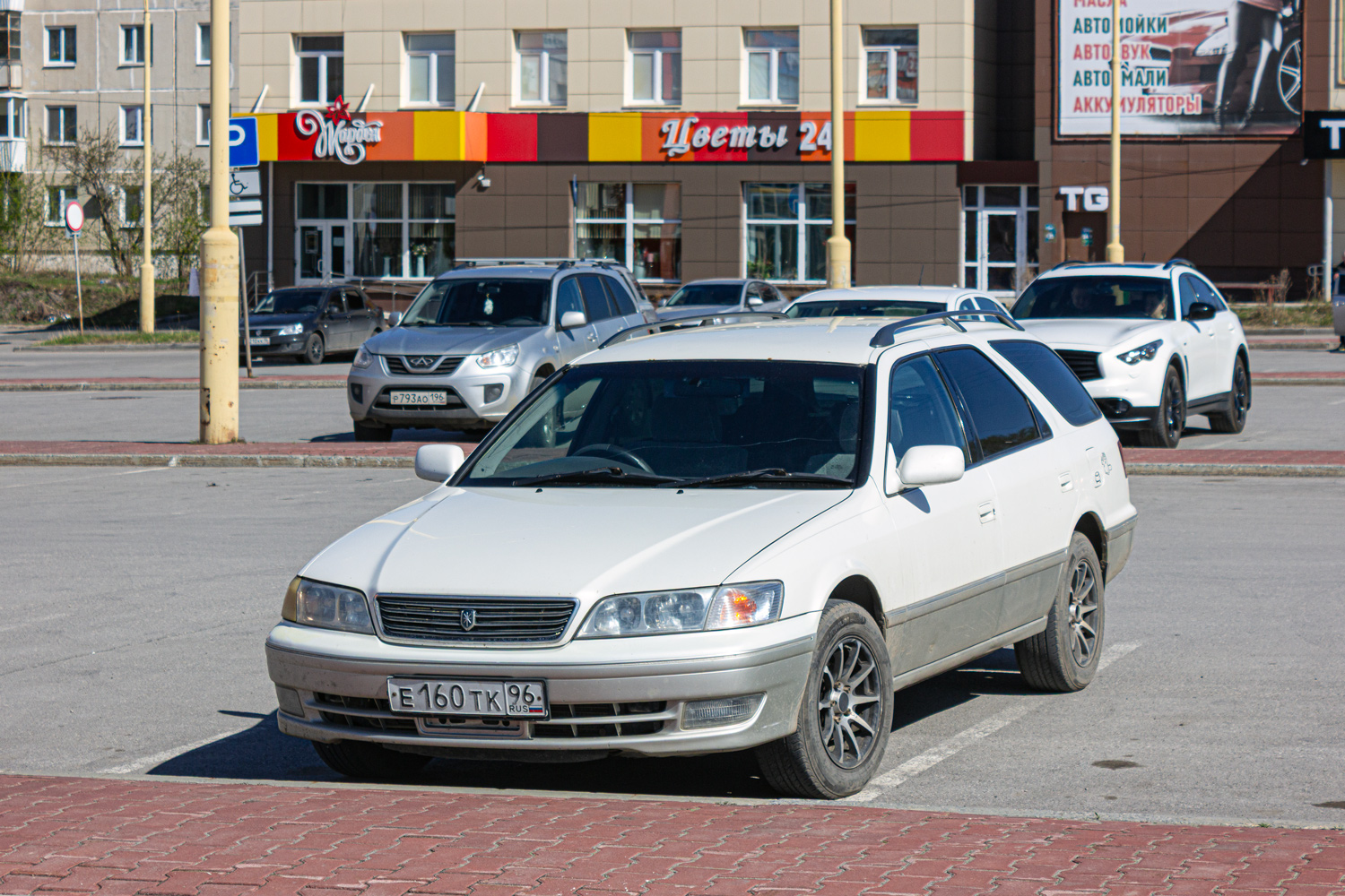 Свердловская область, № Е 160 ТК 96 — Toyota Mark II Qualis '97-02