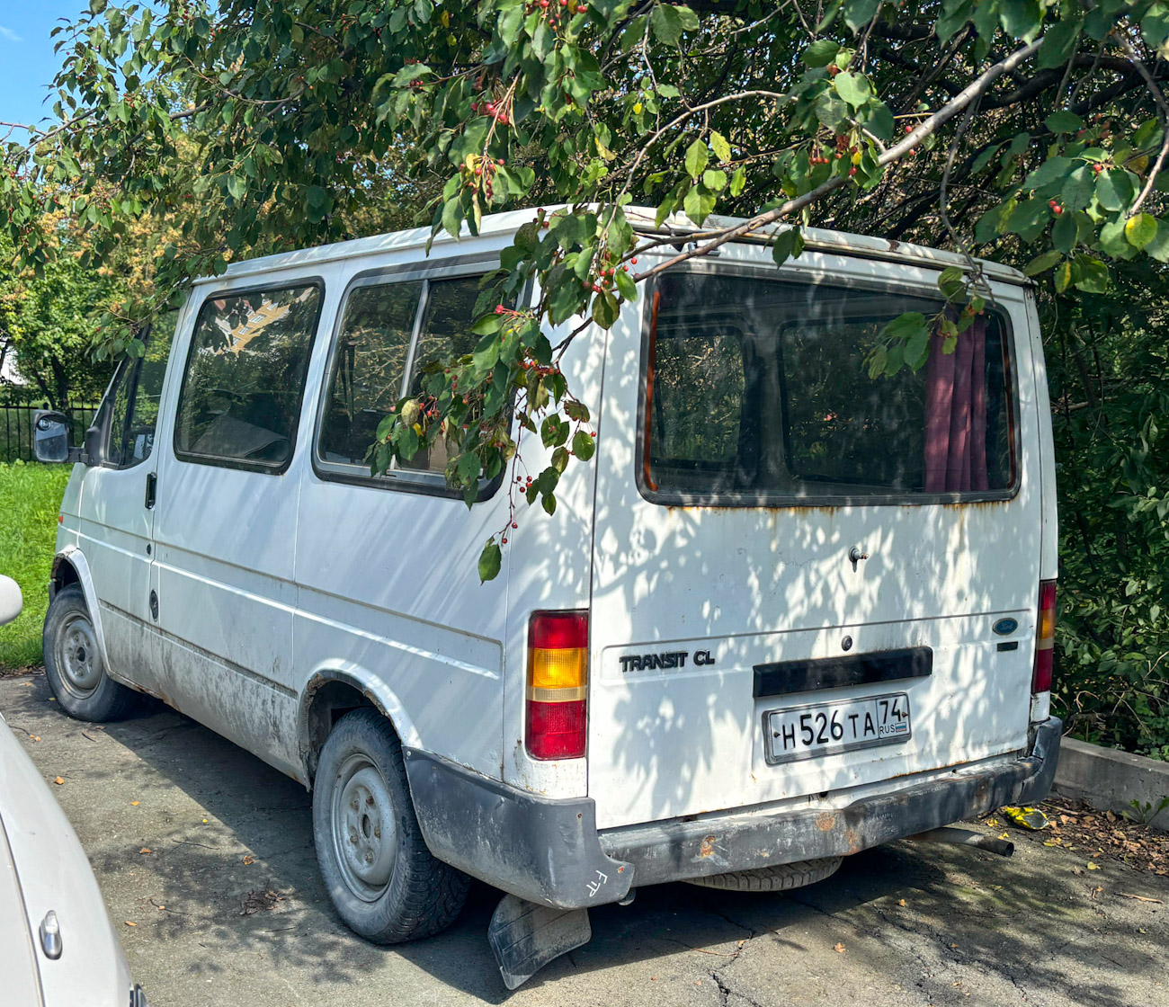 Свердловская область, № Н 526 ТА 74 — Ford Transit (3G) '86-94