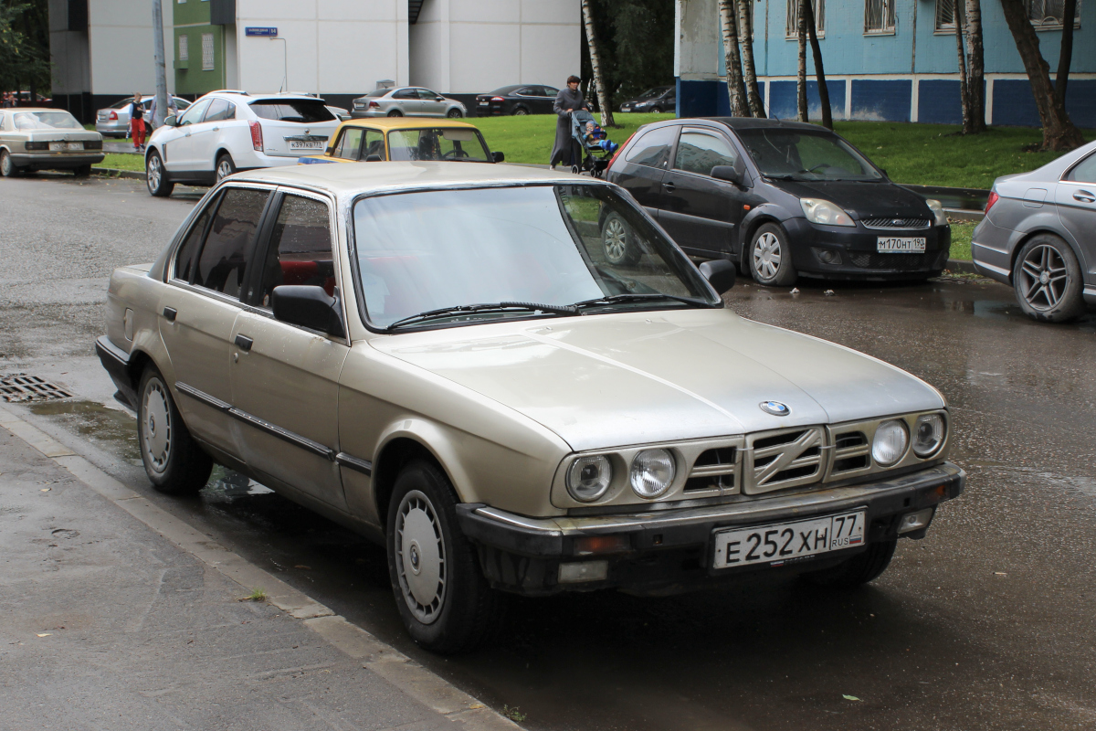 Москва, № Е 252 ХН 77 — BMW 3 Series (E30) '82-94