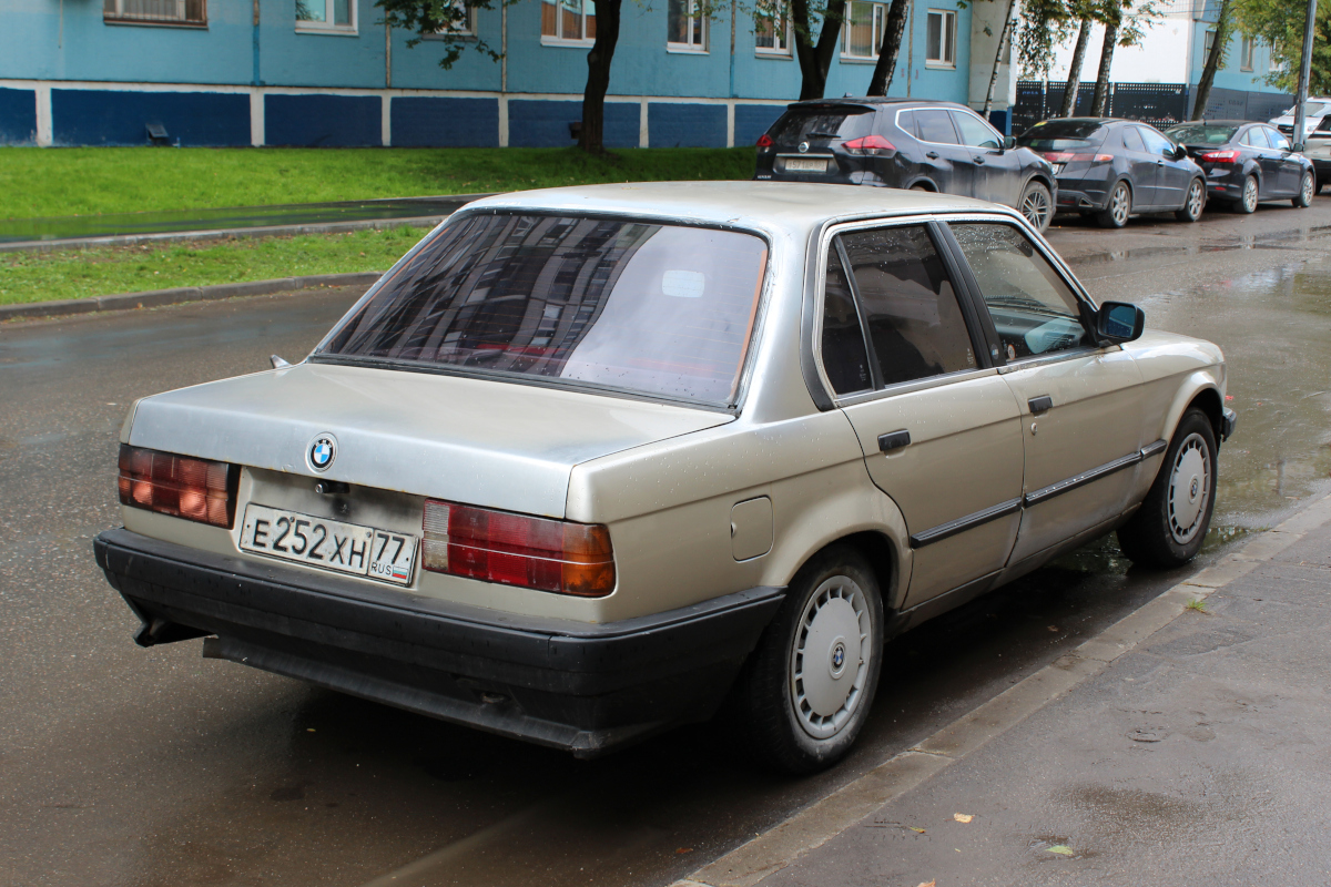 Москва, № Е 252 ХН 77 — BMW 3 Series (E30) '82-94