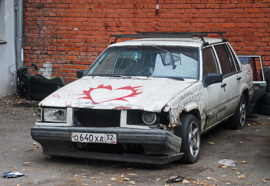 Москва, № О 640 ХА 32 — Volvo 740 '84-92; Брянская область — Вне региона