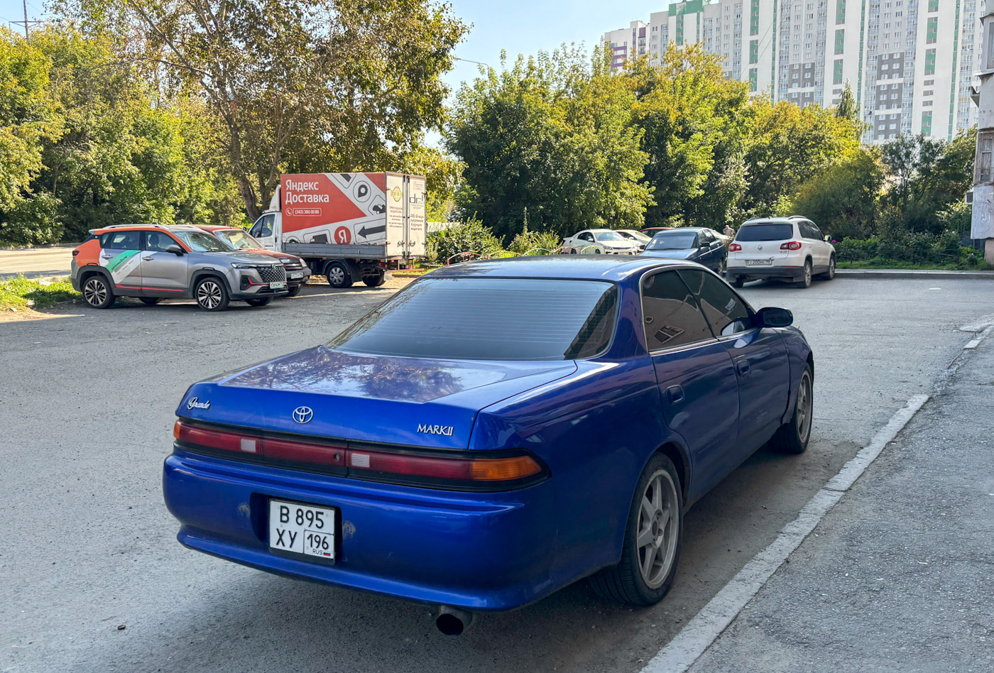 Свердловская область, № В 895 ХУ 196 — Toyota Mark II (X90) '92-96